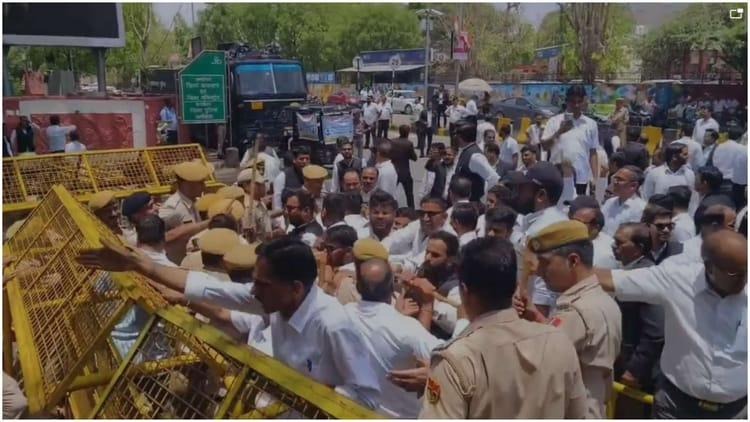 Ajmer Parking Dispute: Traffic Officer and Advocate Clash